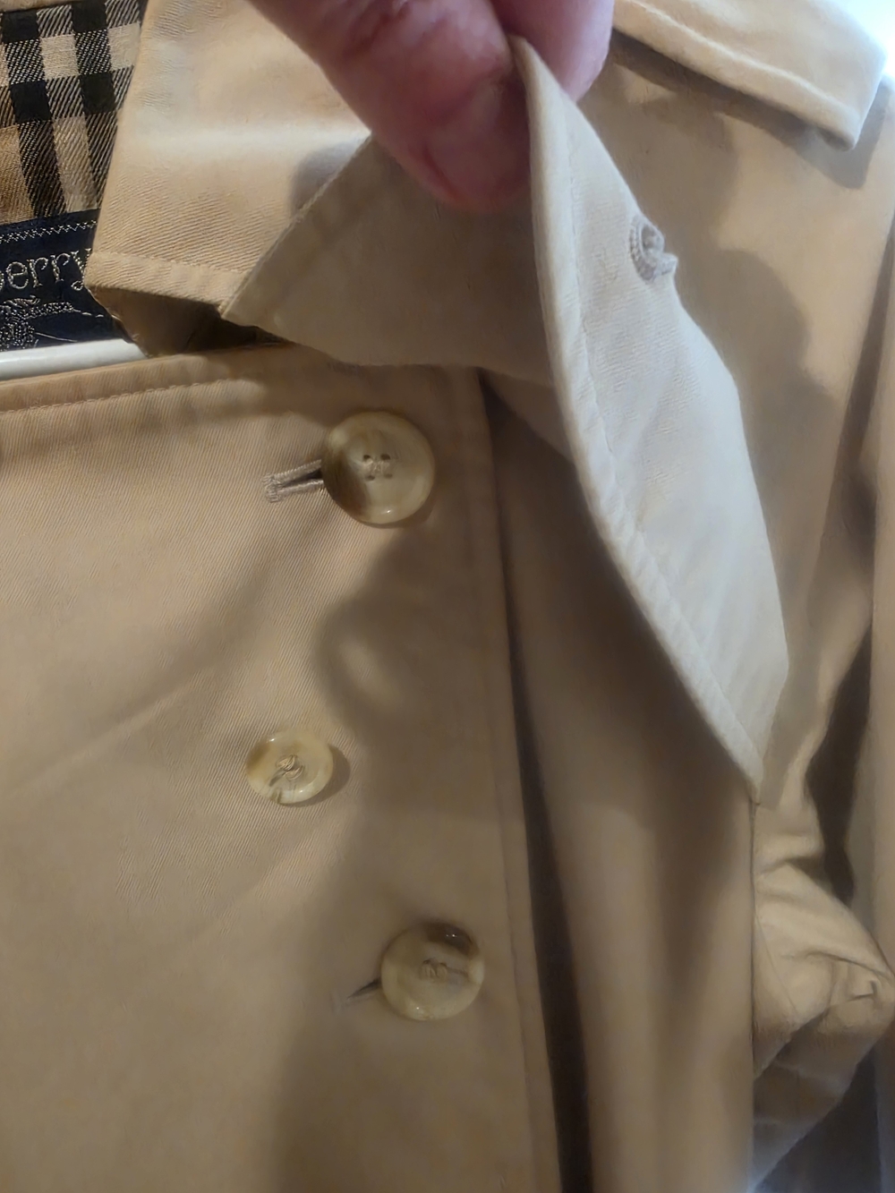 Burberry Classic Beige Double-Breasted Trench Coat with Belt - Picture 9 of 9